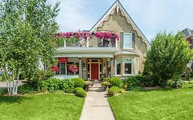 Avery House B&B